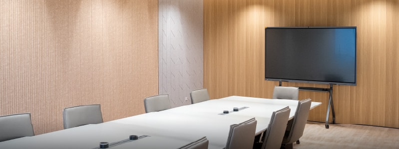 Inspiração de sala de reuniões com painéis decorativos