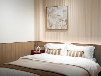 Inspiração de quarto com painéis decorativos de parede