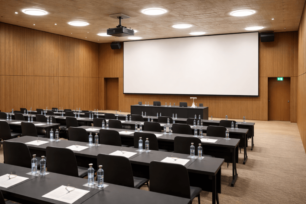 Öffentliche Räume mit WPC-Wandpaneelen stilvoll gestalten